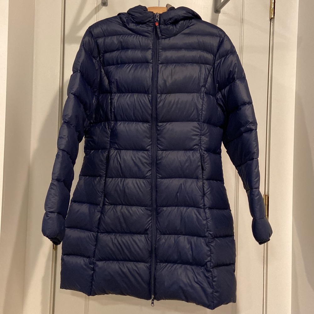 Like new condition navy Italian designer down coat with elastic hood